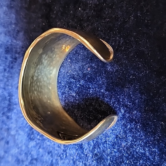 Silpada 925 Sterling Silver Hammered Look Cuff Bracelet - Picture 5 of 12